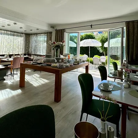 Boutique Oase, Mit Oder Ohne Fruehstueck Buchbar, Parkplatz Kostenlos 3* Бад-Ишль